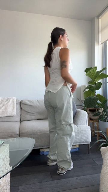 An outfit!! #peachyden #asics #sportstyle #smallbrands #ootd #outfitideas #whatimwearing #aritzia смотреть онлайн