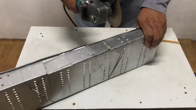 HOW TO FABRICATE SIDE ELBOW 90 DEGREES CABLE TRAY! EASY WAY! смотреть онлайн
