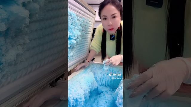 супер вкусная морозилка с синим снегом и кучей льда! асмр смотреть онлайн