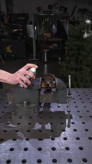 Лучший способ открутить закисший болт