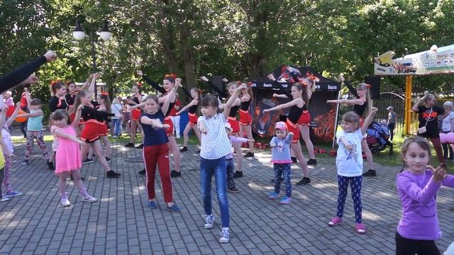 МК от черлидеров Владимира на Дне России 2017, 10 летии Руськино, СК Хотта Элемент смотреть онлайн