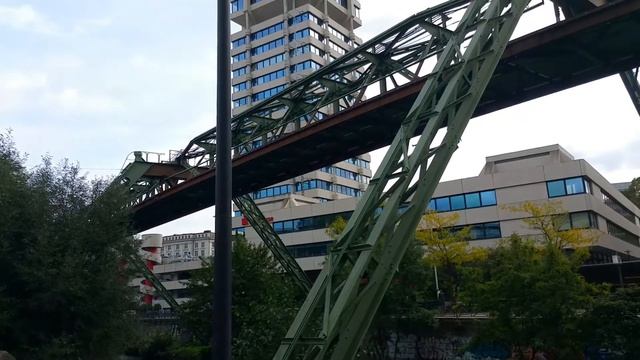 Тесла с Камаро смотреть онлайн