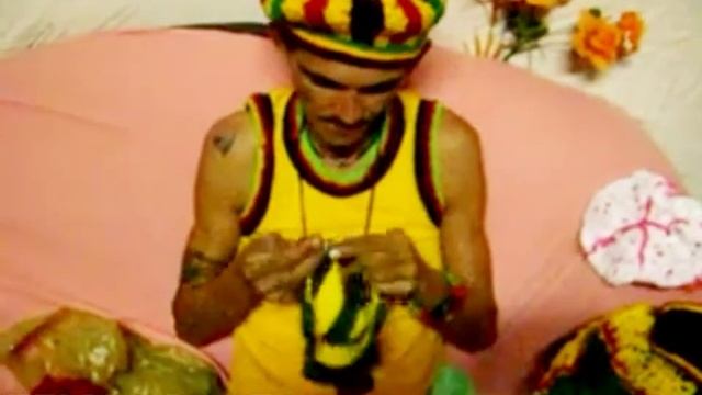 TELMO FAZENDO UMA TOUCA DE CROCHÊ PARA O SEU AMIGO смотреть онлайн