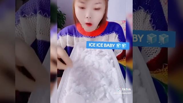 азиатка сгрызает тазик заледенелых кусков снега! смотреть онлайн