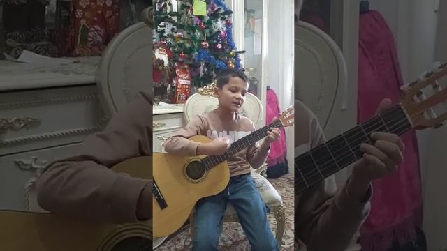 #Играем песню "Батарейка" 🔋на гитаре смотреть онлайн