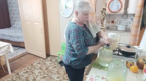 "Жизнь на пенсии".. Закатала берёзовый сок и поехали на речку.