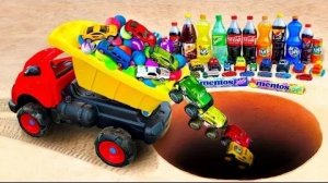 Мультики для детей Самосвал Marb с надувными шарами, Гоночные машинки на водной горке