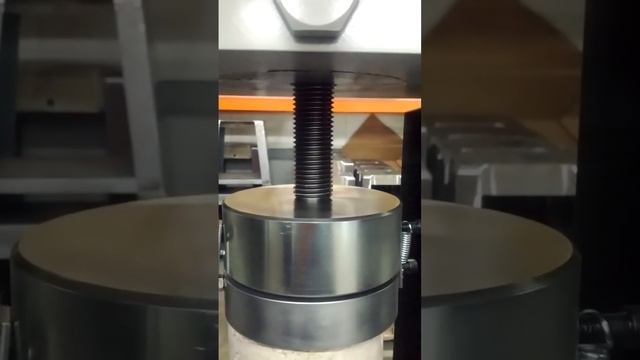 Installing a Breaking Head in a Test Mark Industries Concrete Compression Testing Machine смотреть онлайн