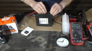 Как правильно заправить сухозаряженный аккумулятор #电池 #battery