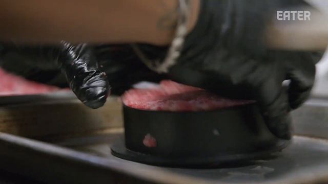 How Slab Barbecue Makes Smoked Brisket Burgers — Smoke Point смотреть онлайн