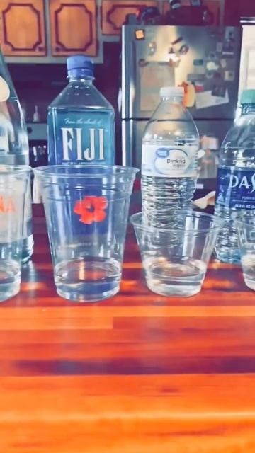 Whats in this water? смотреть онлайн