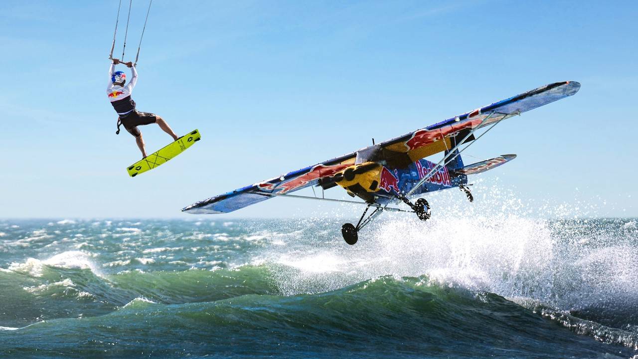 Первый В Мире Прыжок С Летящего Самолета (Ред Булл | Red Bull) смотреть онлайн