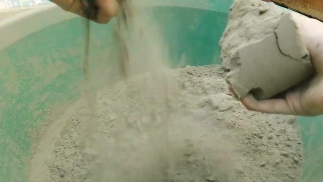 Fresh Pure Cement Crumbling in Water смотреть онлайн