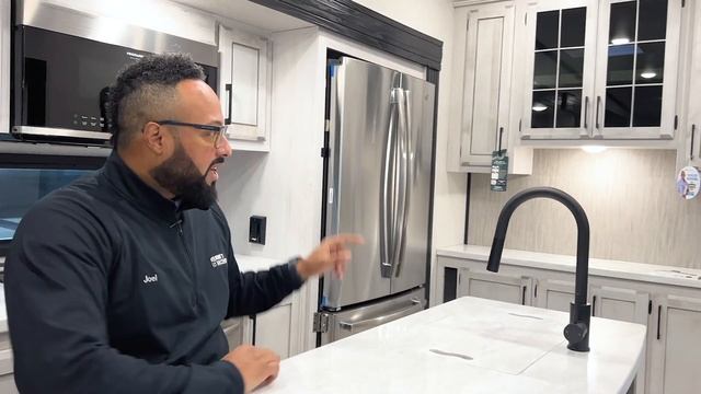 2022 KZ RV Durango 333RLT Rear Living Fifth Wheel | RV Dealer Grand Rapids, Newaygo, Muskegon, MI смотреть онлайн