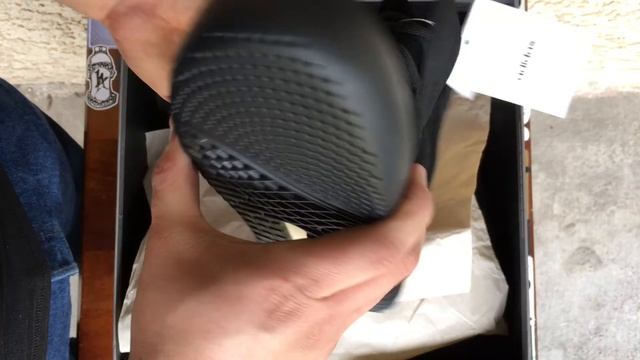 Adidas Yeezy 750 Boost "Triple Black" смотреть онлайн