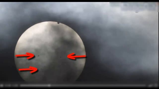 Who are these three accompanying Venus to the Sun's disk ???!! 06.06.2012. смотреть онлайн