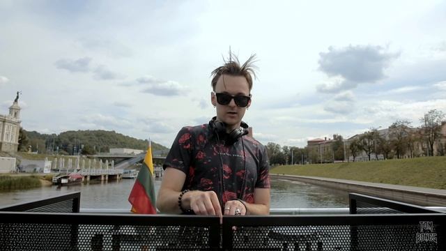 Tom Bones - Vilnius Boat Ride смотреть онлайн