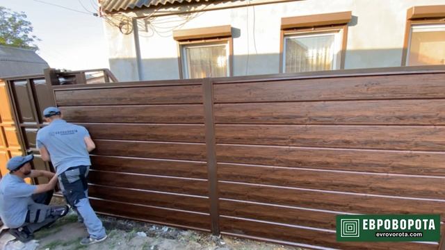 Автоматичні ворота з хвірткою та паркан Горизонт від ЕВРОВОРОТА! смотреть онлайн