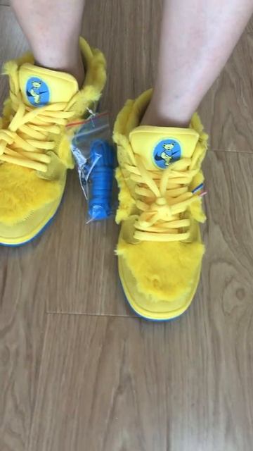 Grateful Dead x Nike SB Dunk Low “Yellow Bear” смотреть онлайн