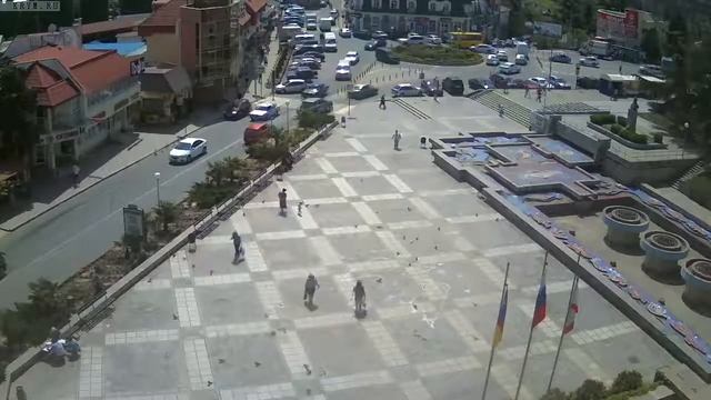 Вебкамера "Площадь Советская". Запись 03.05.2017 12:00:06 смотреть онлайн
