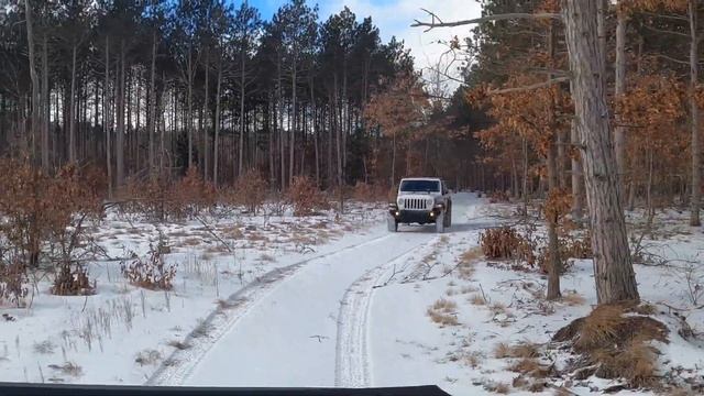 White Sport S Max Tow Jeep Gladiator смотреть онлайн