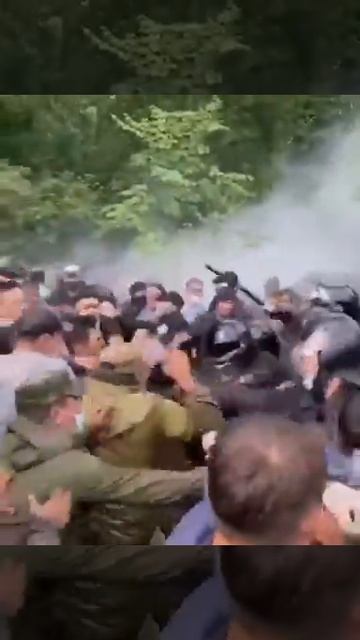 Начался разгон и видимо газ применяют на Куштау в Башкортостане. смотреть онлайн
