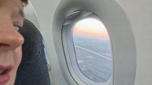 Таиланд ПОКА, летим домой в Россию AirArabia. Чем ВКУСНЕНЬКИМ кормят в самолёте! Мукбанг ужин в пути