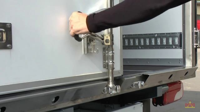 Mercedes Sprinter 324 изотермический фургон с боковой дверью и гидробортом Zepro