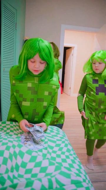 Found my Minecraft stash with valuable loot! I was robbed! #funny #minecraft #family смотреть онлайн