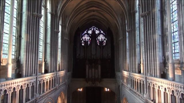La Cathédrale Notre-Dame de Bayeux vue autrement... смотреть онлайн