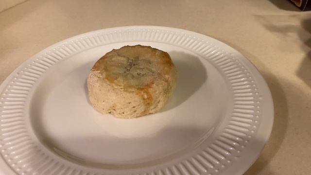 VEGAN TASTE TEST: Alpha Pot Pie Chik’n Pesto #PetiteandPlantBased #AlphaFoods смотреть онлайн