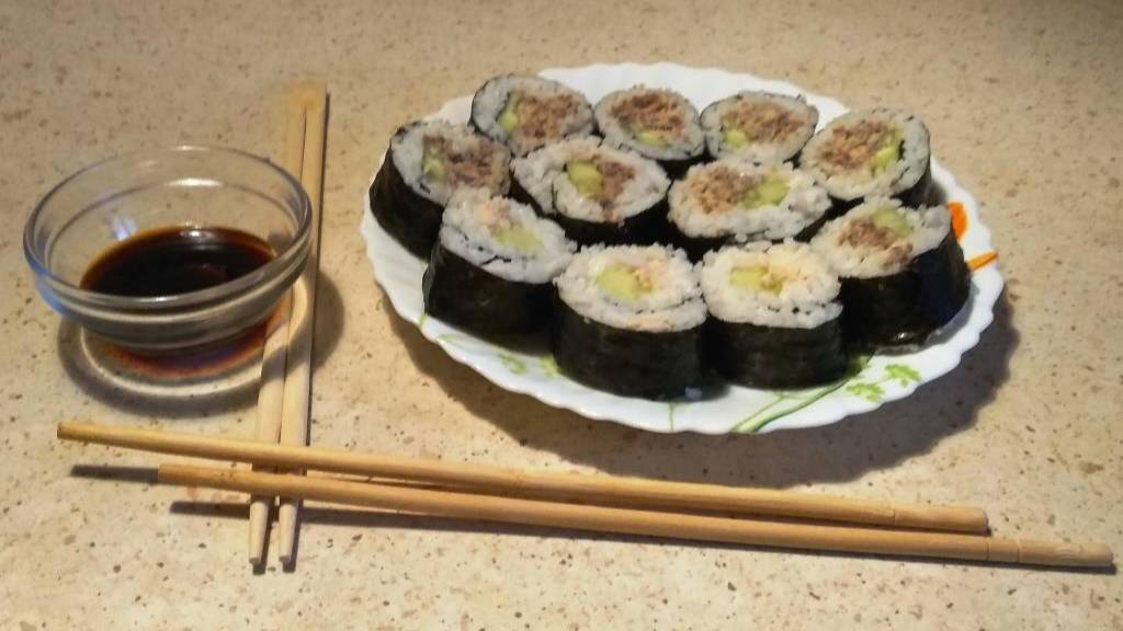 Роллы с нетрадиционной начинкой от японских рисовых пирожков онигири смотреть онлайн