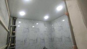 Отделка ПАНЕЛЯМИ ПВХ ванной комнаты своими руками от А до Я. Красивые ПАНЕЛИ ПВХ для ванны.