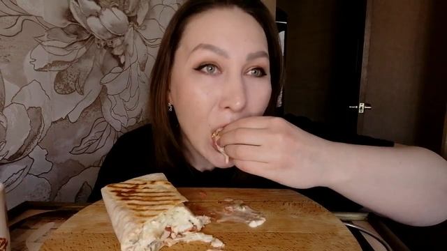 МУКБАНГ/ШАУРМА СОЧНЕЙ НЕ БЫВАЕТ🔥/ДЕВАЧКИ УЙМИТЕСЬ‼️ ОТКРОЮ ВАМ СЕКРЕТ 🤫😝 смотреть онлайн