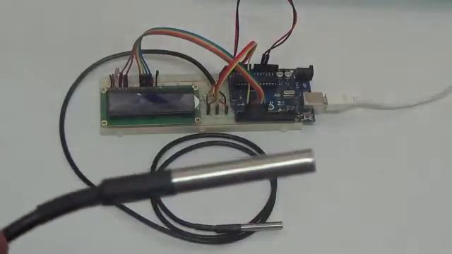 Medir la temperatura de líquidos de manera sencilla || Sensor DS18B20 смотреть онлайн