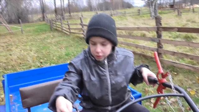 Я в дервне езжу на тракторке смотреть онлайн