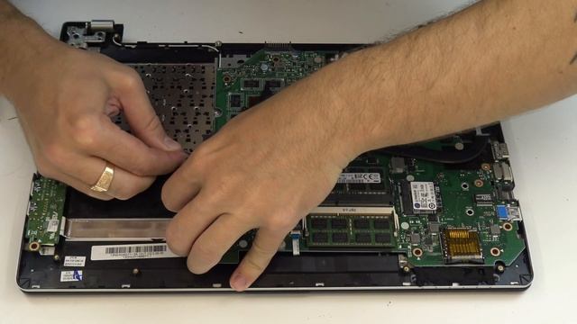 Asus S550CM - disassemble [4K] смотреть онлайн