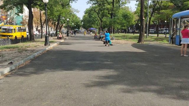 Обновленная аллея художников на проспекте Яворницкого смотреть онлайн