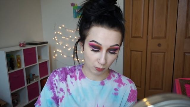 NEON PINK GLITTER LINER - TUTORIAL смотреть онлайн