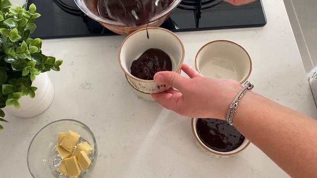 Tencerede Çikolatalı SUFLE Yapımı-7 Dakikada Sufle Yapımı🍫Fırınsız Kolay SUFLE смотреть онлайн