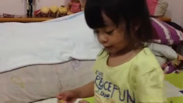 Review of a 3-year old on Disney Rapunzel Magic Clip смотреть онлайн