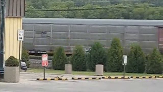 2 Ex BN SD40-2s Still In Green смотреть онлайн