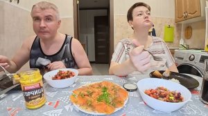 Мукбанг УСТАЛИ друг от друга, ВЫСКАЗАЛИ всё что НАКИПЕЛО! Семейный ужин в России