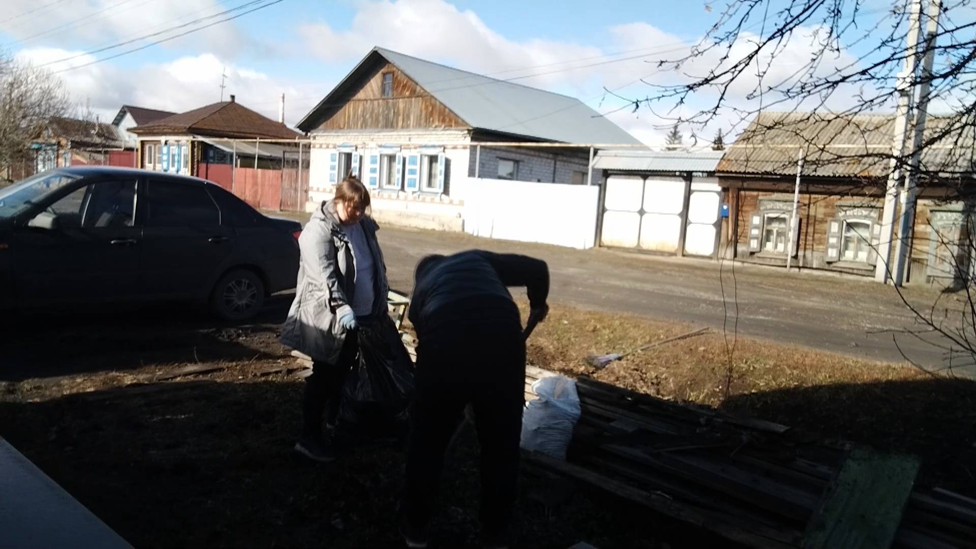 ПРОСТАЯ ЖИЗНЬ 45// ПРИБРАЛИ ПРИДОМОВУЮ ТЕРРИТОРИЮ//АНДРЕЙ КУПИЛ ЗАПЧАСТИ К МАШИНЕ смотреть онлайн