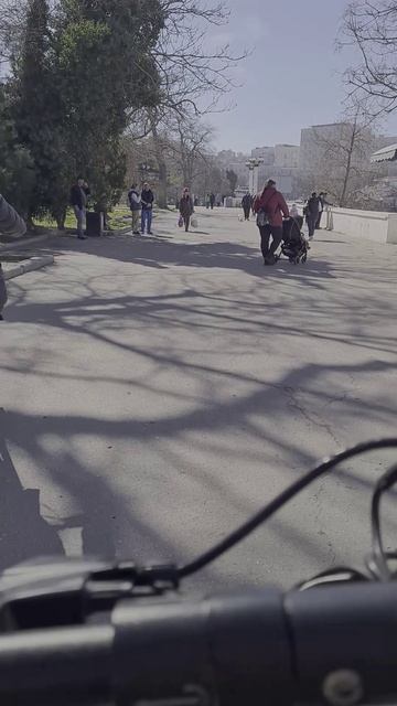 Катаем с Женой на электросамокатах в арт бухте 7 марта смотреть онлайн
