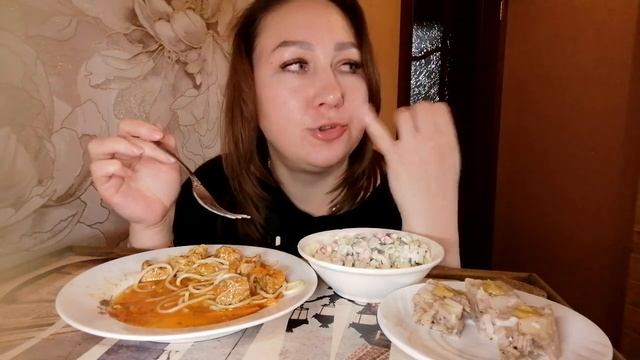 МУКБАНГ/СПАГЕТТИ🍝 И ГУЛЯШ, САЛАТ ИЗ РЕДИСКИ И ХОЛОДЕЦ😋 смотреть онлайн