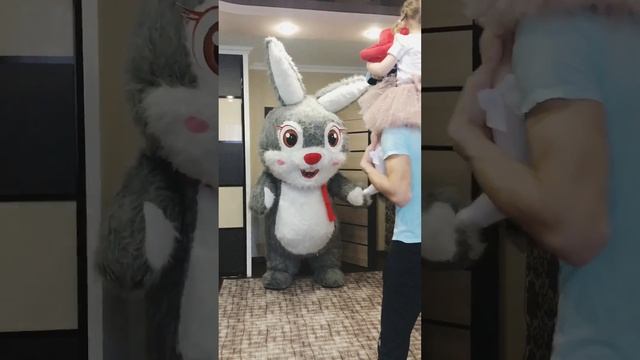 Новогодний корпоратив, поздравление. Большой Мишка, Зайчик. Зажигательные танцы. 2024 смотреть онлайн