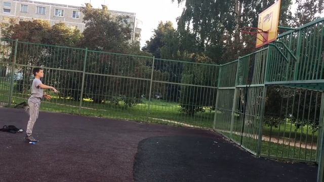 Друг кидал крышку и попал в кальция смотреть онлайн