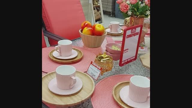 Сервировка стола. Посуда разная, и черная и красная. смотреть онлайн