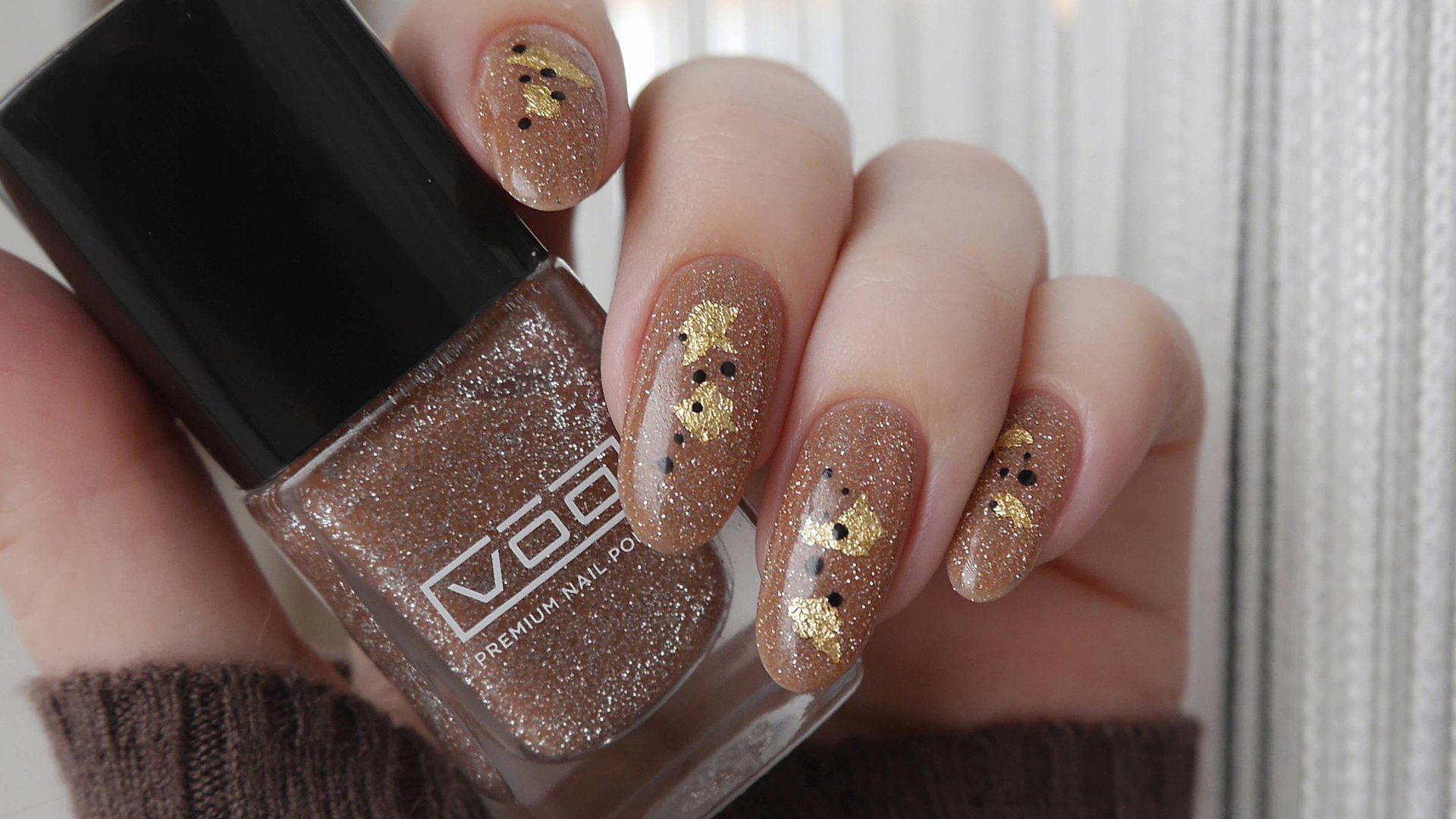 Обзор лаков VOQ, светоотражающий маникюр обычным лаком